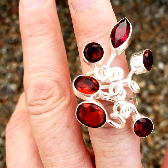 New Twisted Garnet Silver Ring. - Picture 12 of 12